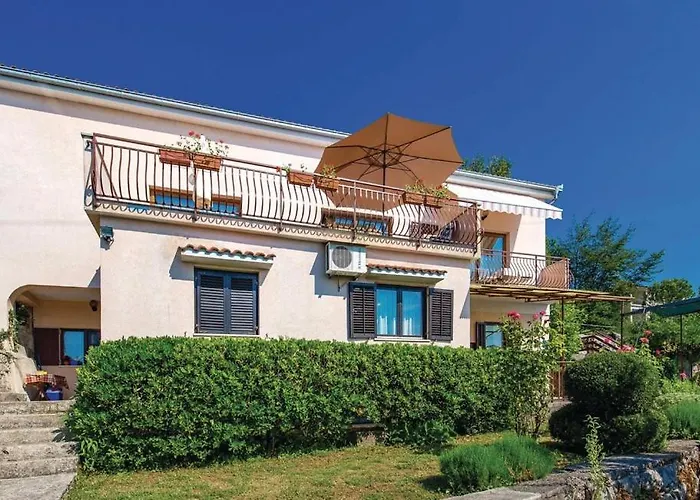 Great View Montage Pool Intact Nature 1600m2