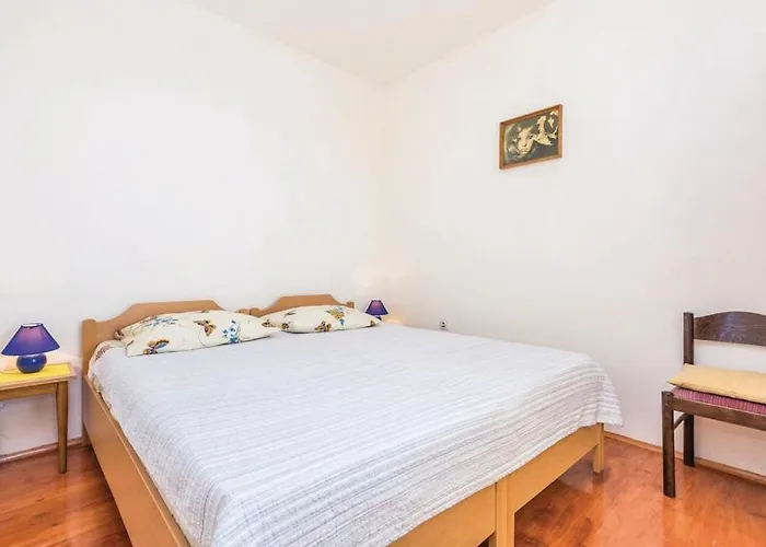 Great View Montage Pool Intact Nature 1600m2 *