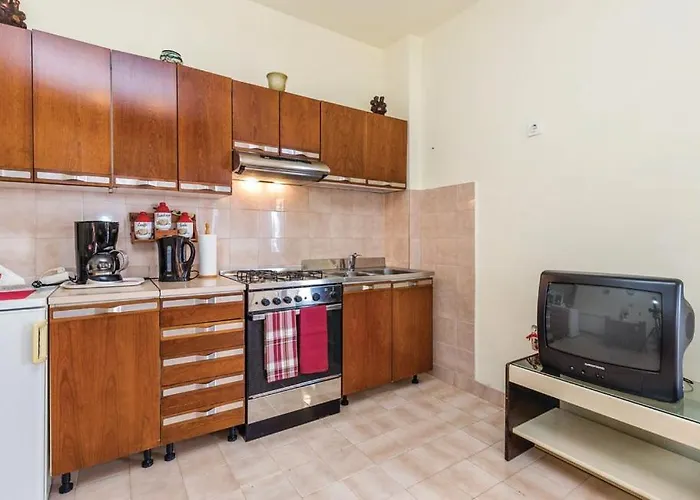 Great View Montage Pool Intact Nature 1600m2