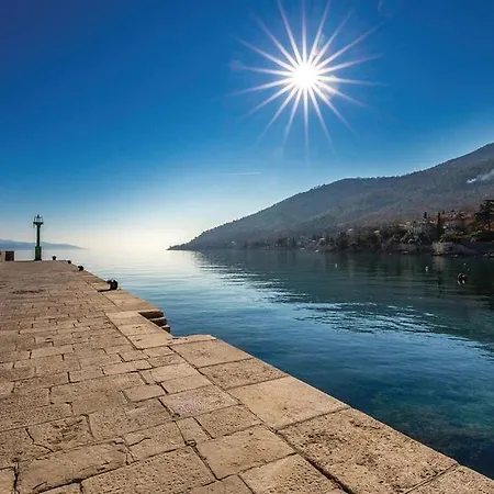 Great View Montage Pool Intact Nature 1600m2 *