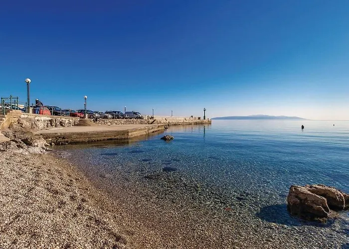 Great View Montage Pool Intact Nature 1600m2 Lovran